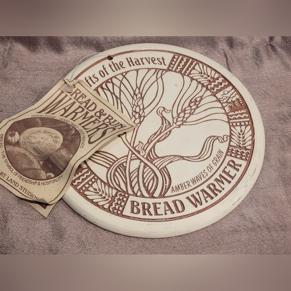 2002 Seneca Ceramics Corp. Heart Land Studios, Made in the USA Bread Warmer - Picture 2 of 11